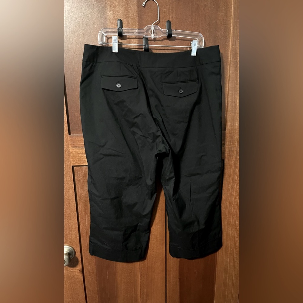 New York & Company Stretch Capris - Picture 5 of 14